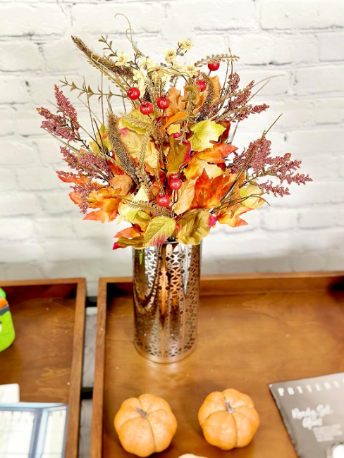 🍂 Artificial Fall Maple Leaves & Berry Bush - arreglo de follaje de otoño realista para el hogar, porche, bodas, cementerio y decoración de temporada