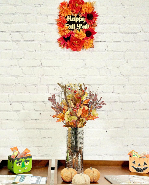 🍂 Artificial Fall Maple Leaves & Berry Bush - arreglo de follaje de otoño realista para el hogar, porche, bodas, cementerio y decoración de temporada